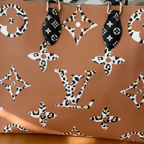 LVDesigner White and Black Tote Bag - Picture 7 of 11